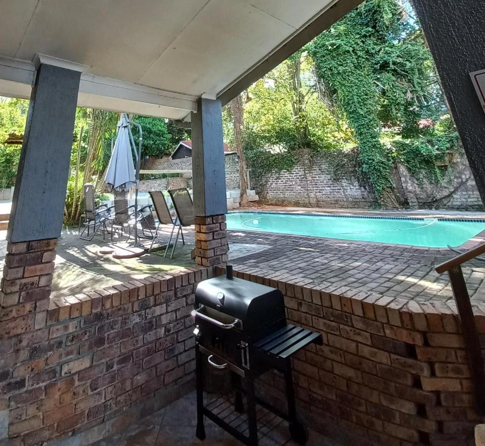 Kruger'S Guest House White River Kültér fotó