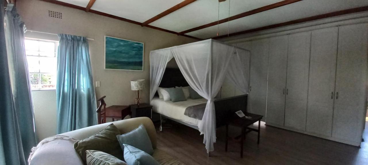 Kruger'S Guest House White River Kültér fotó